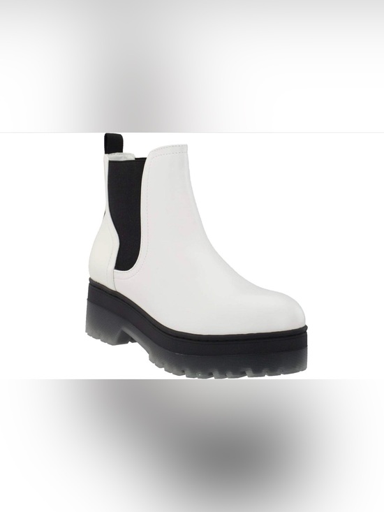 MIA Shoes - MIA Cayson White Platform Chelsea Boots Lug Sole NWOB Women’s Size 6